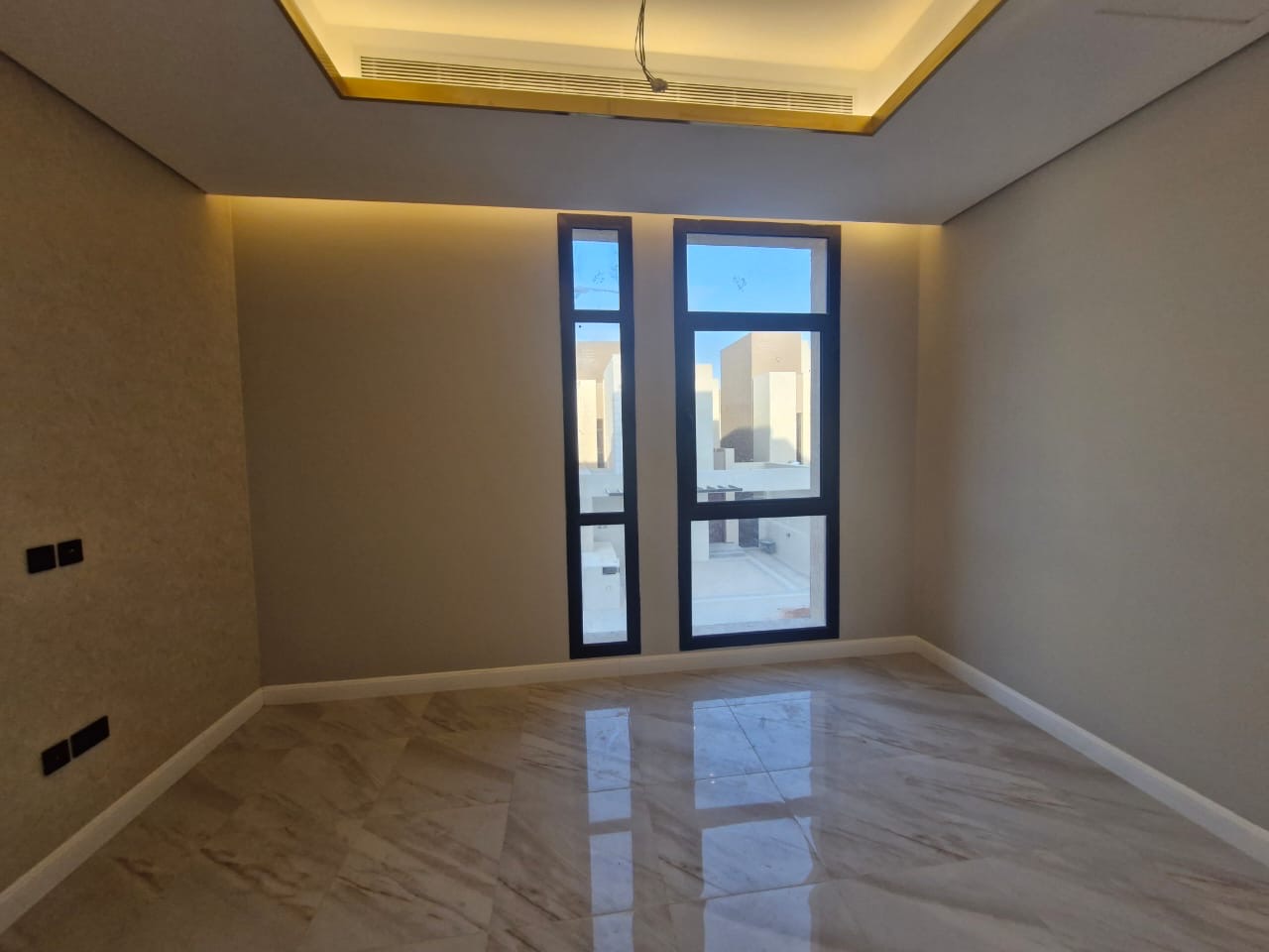 🏡 **Modern Luxury Villa for Sale in "Atual Roshn" - Elegant Design with Signature Touch of Elie Saab** 🌟